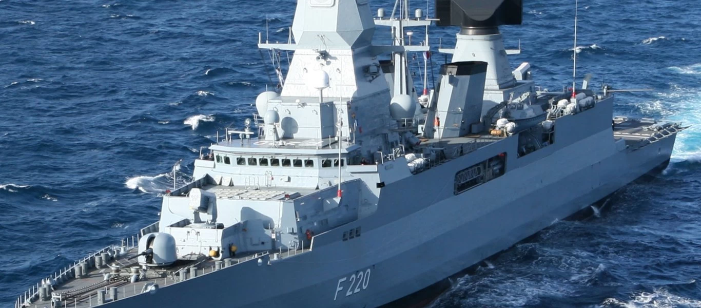 Δύο γερμανικές φρεγάτες στο ναύσταθμο της Σούδας: Τι ακριβώς κάνουν εκεί;